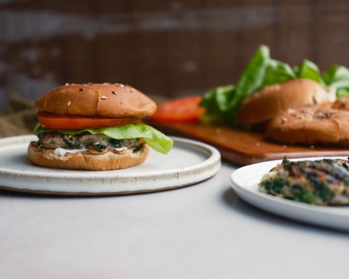 A healthier turkey burger on a plate for people eating a diabetic diet