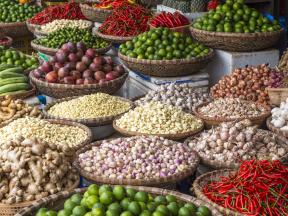 A variety of baskets filled with herbs and veggies from around the world for make global diabetes friendly recipes