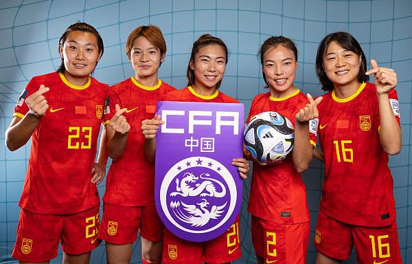 吴梦梦到粉丝家里实战吃鸡在线观看